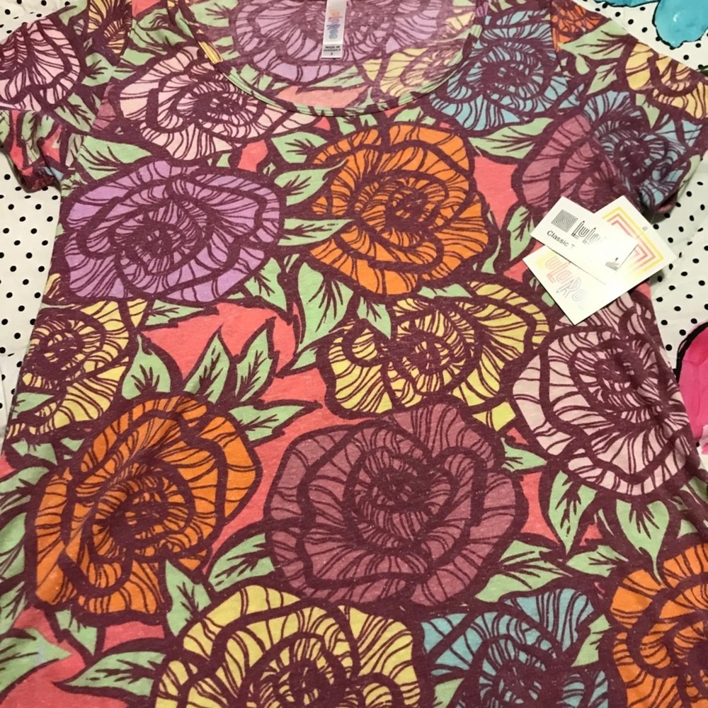 Lularoe Roses Classic tee small